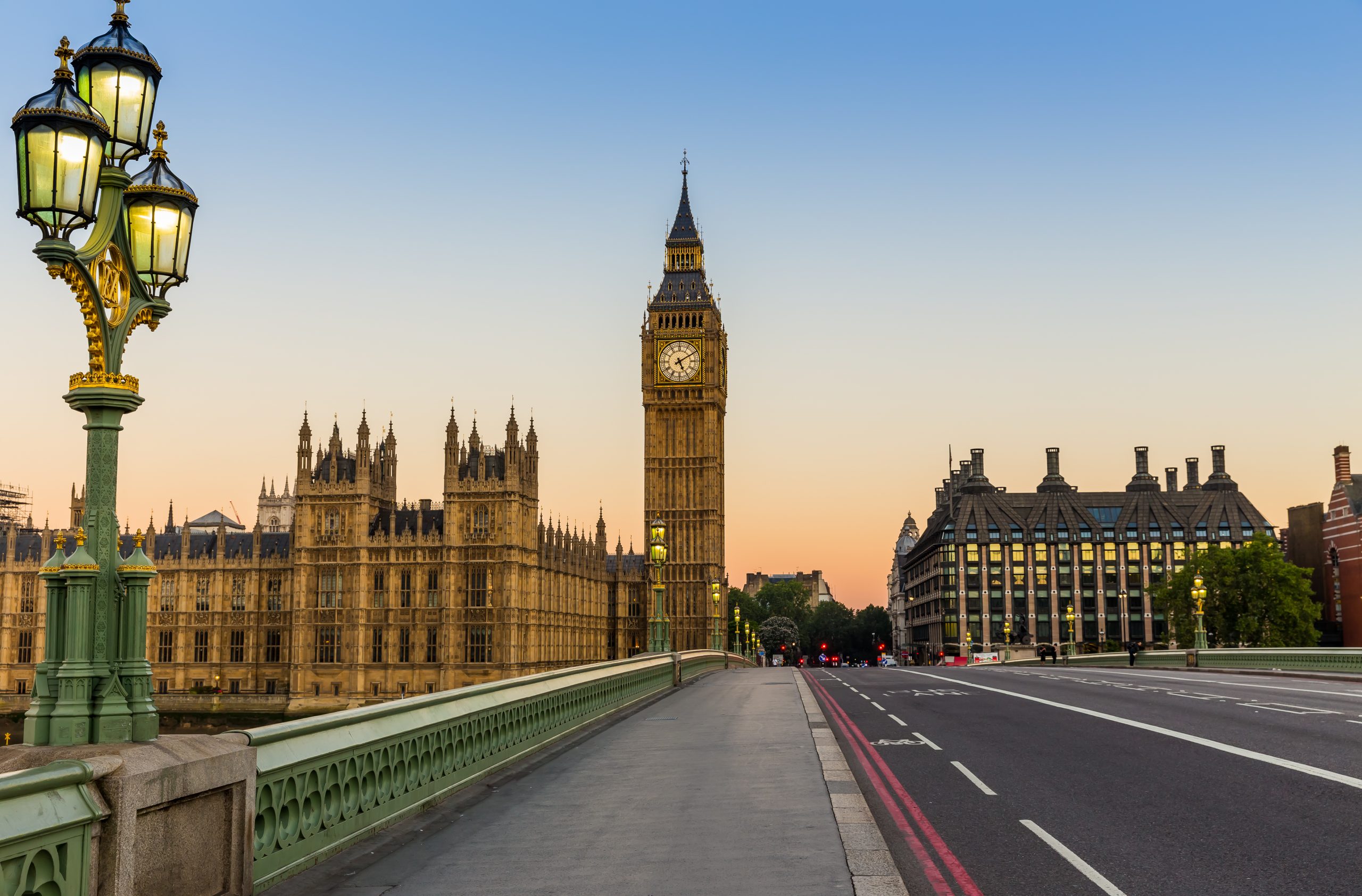 parliament-building-Westminster-bridge