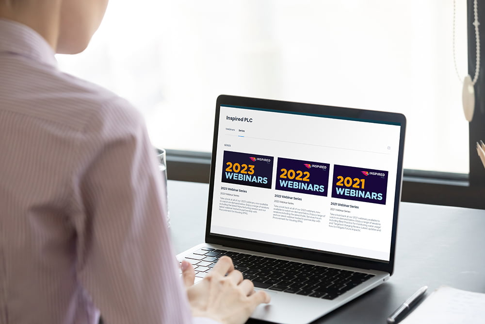 woman-looking-at-webinar-screen-on-laptop