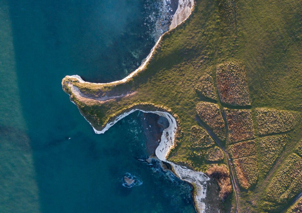green-landscape-next-to-the-sea
