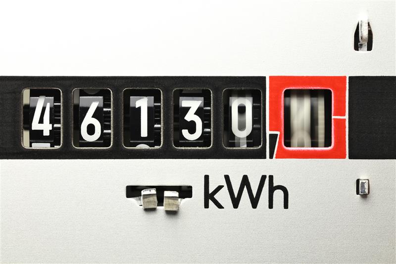 Analogical electricity meter with the final digit spinning.