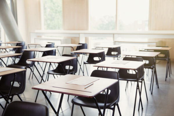 Feature image Empty classroom. (Source: AdobeStock)